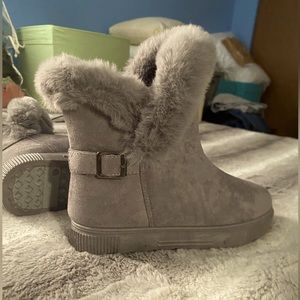 NWOT Fuzzy Boot